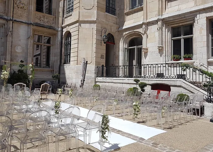 Hôtel de Bourgtheroulde, Autograph Collection